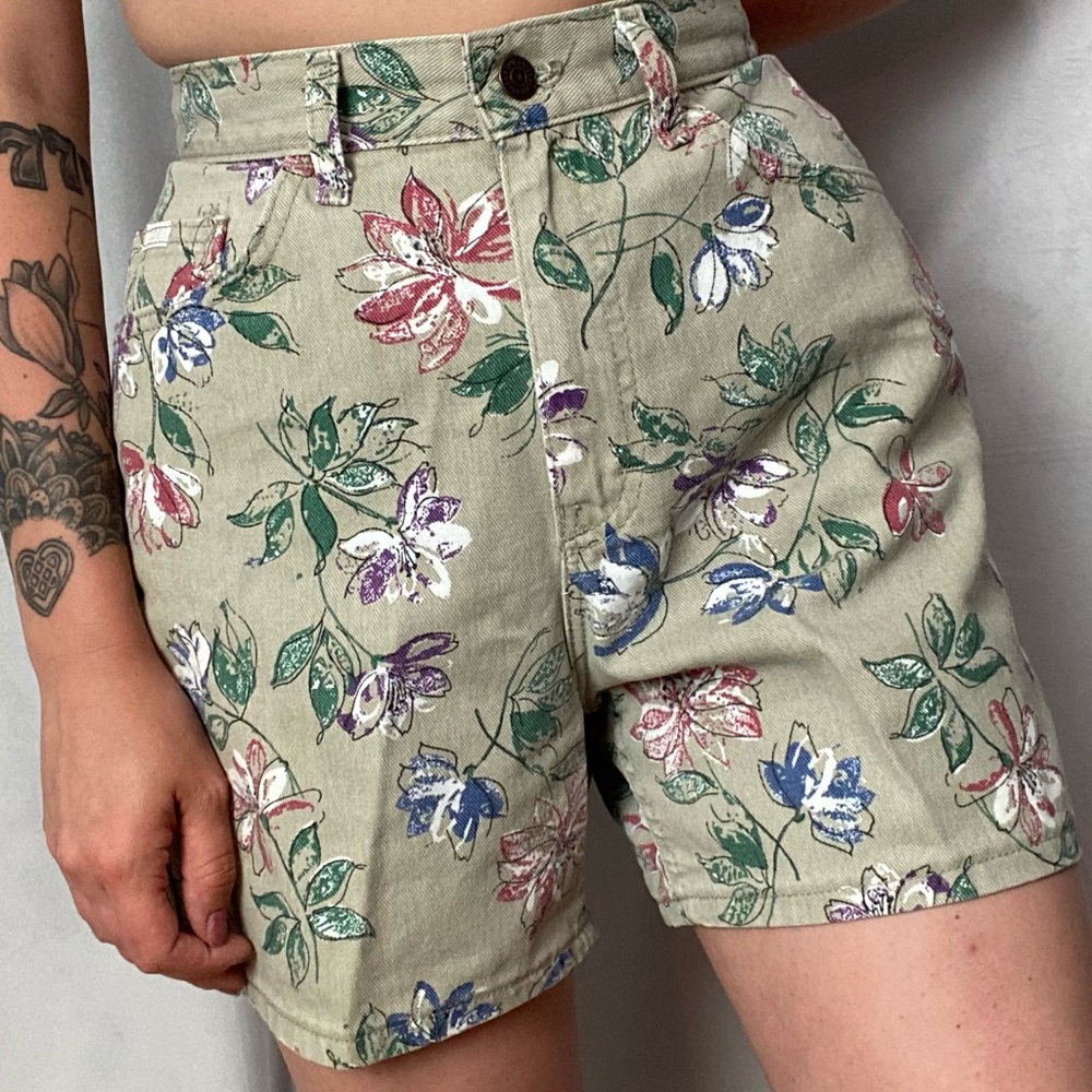 RARE LEE VINTAGE FLORAL DENIM HIGH WAIST SHORTS - Picture 5 of 6